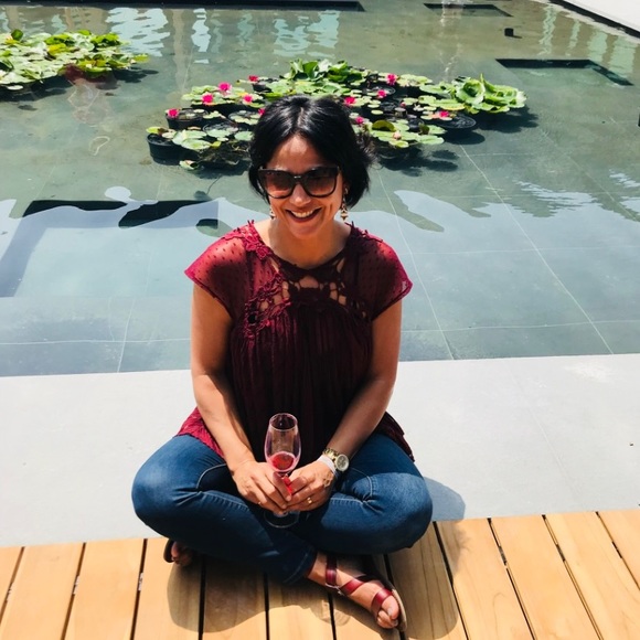 Meet your Posher, Julie - Picture 1 of 1